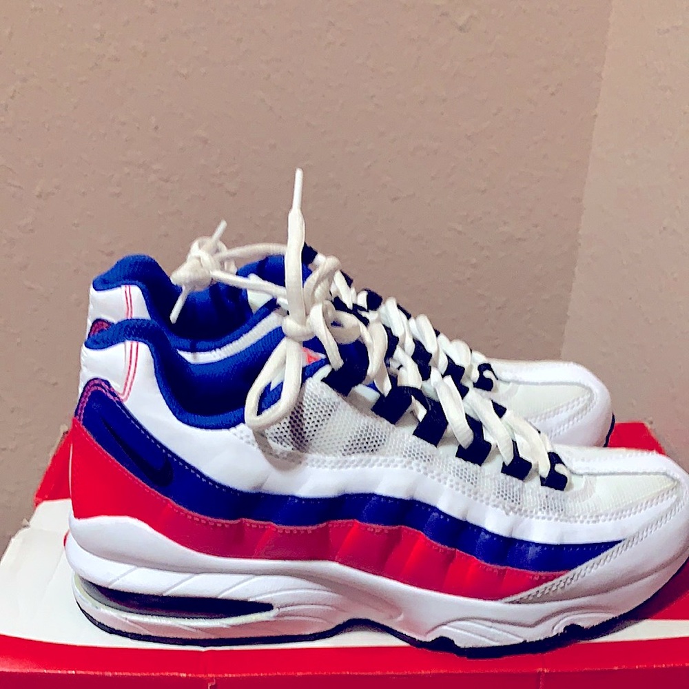 SOLD‼️‼️‼️Just in time for spring! Blue and Fuchsia orange, pink Air Max!